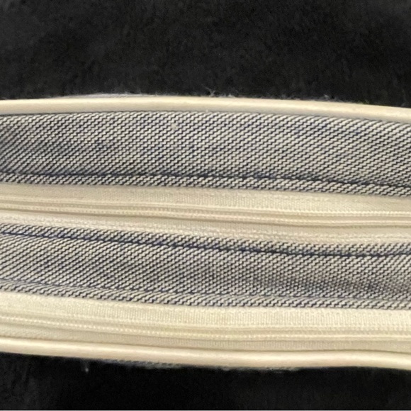 Dior Gray and White Pouch - Picture 7 of 7